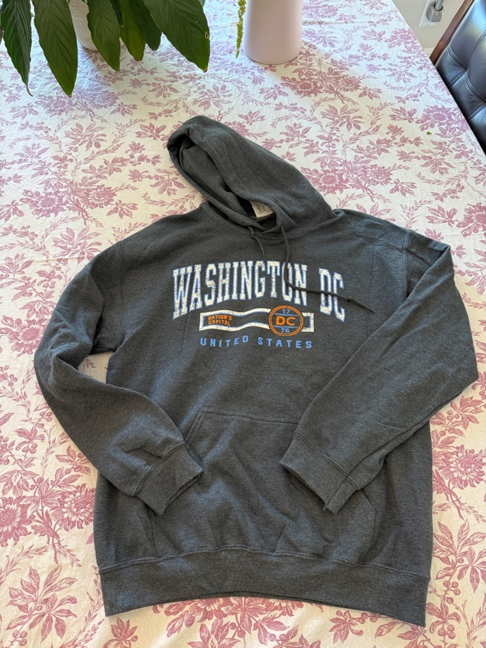 Washington DC Charcoal Hoodie Sweatshirt like new size medium